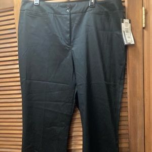 Women’s Black Capris NWT